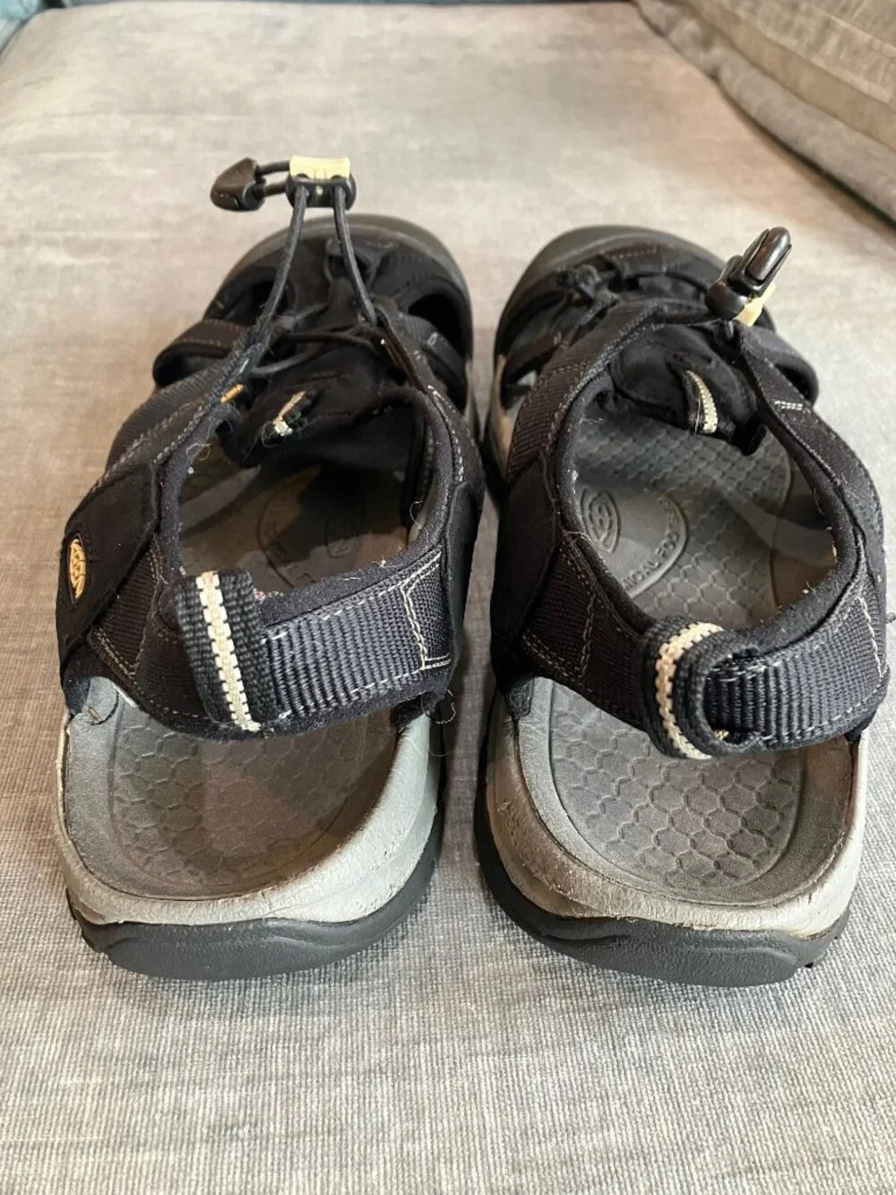 KEEN Newport H2 Mens 10.5 Black Hiking Water Sandals Closed Toe Outdoor Shoes